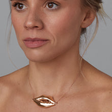 18k Gold Chain with Lip Pendant