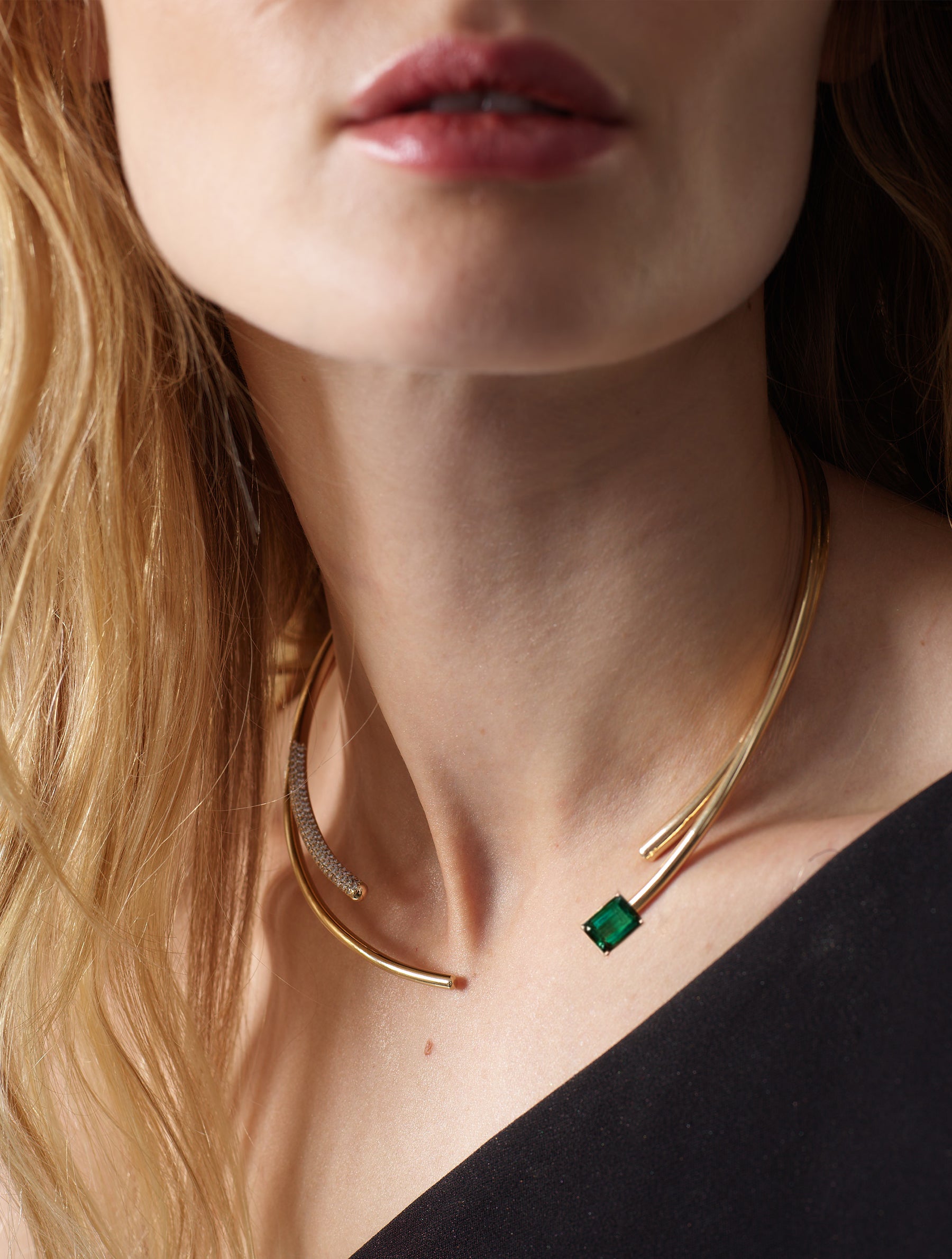 18k Gold Wire Choker with Emerald Cut Dark Green Quartz